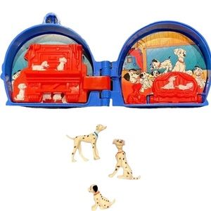 Polly Pocket  "Disney 101 Dalmatians Once Upon A Time Locket" With Figures